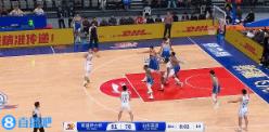 連續(xù)吃癟！克里斯先是籃下被李炎哲大帽&又被李炎哲生斷